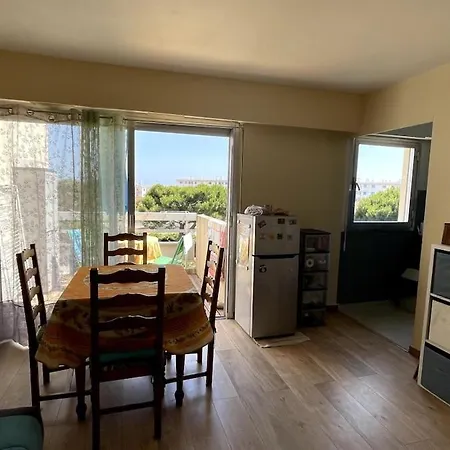 Apartamento 200 M De La *