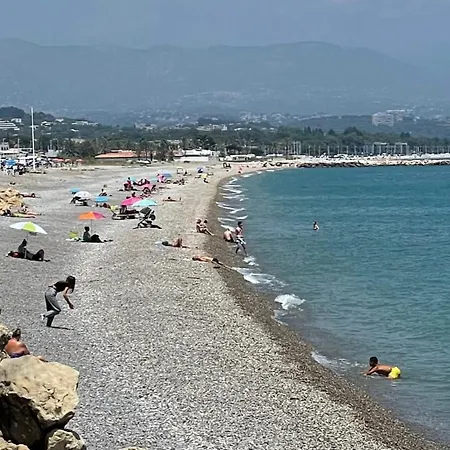 Apartmán 200 M De La *